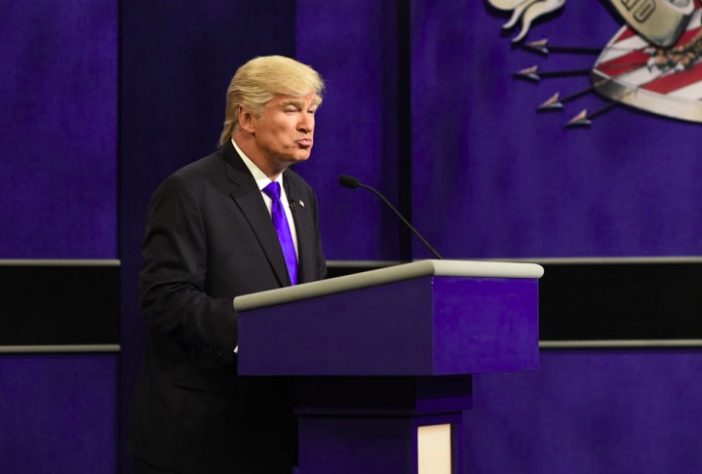 Alec Baldwin interpretando Donald Trump no Saturday Night Live
