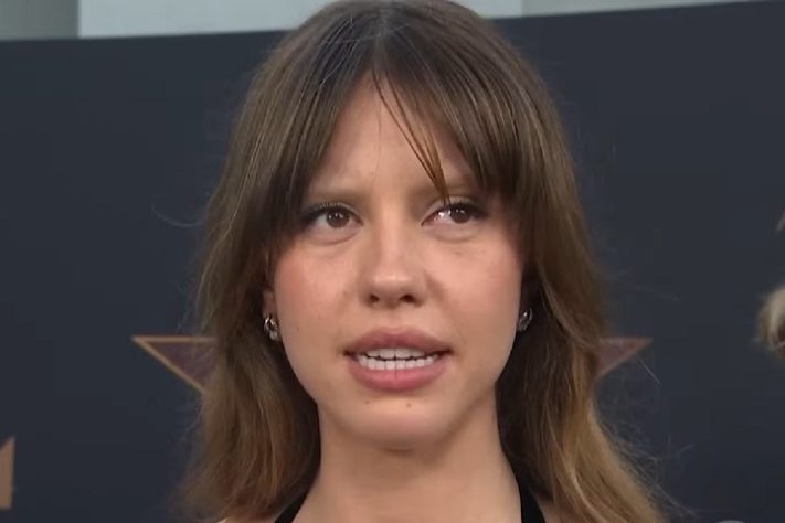 Atriz Mia Goth