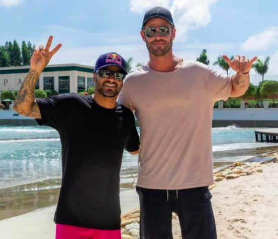 Chris Hemsworth e Ítalo Ferreira