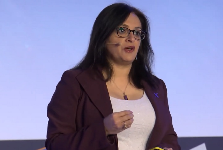 JÃ¡ a Dra. Jyotika Virmani, diretora-executiva do Instituto Schmidt Ocean, destacou: â??Vida marinha diversificada nadando contente neste ecossistema geologicamente interessante era linda de se observar â?? um forte lembrete de que o que estÃ¡ fora da vista talvez nÃ£o deve ser ignorado.â?