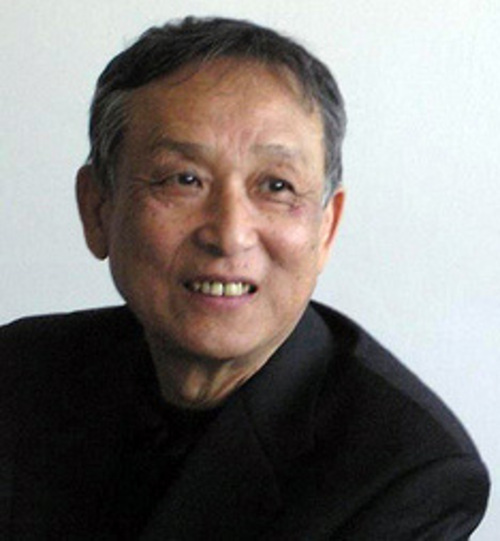 2000 - O escritor sino-francês Gao Xingjian foi premiado por sua obra de forte impacto universal. Combinando teatro, prosa e filosofia oriental, destacou-se por livros como A Montanha da Alma, em que aborda exílio, liberdade e identidade.