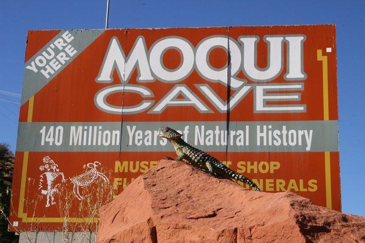 Moqui Cave (Caverna Moqui), Utah