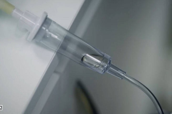 A médica Ramona Coelho, que atende pacientes vulneráveis em Ontário, afirma que o país perdeu o controle sobre o uso da eutanásia, tratando casos de sofrimento e pensamentos suicidas como pedidos legítimos para morrer, em vez de oferecer suporte e cuidados.