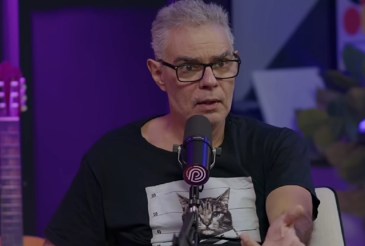 “Ele acordava às vezes deprimido, era uma coisa funcional, ele tinha essa depressão funcional. Ele disse que o maior arrependimento dele era ser artista", contou.