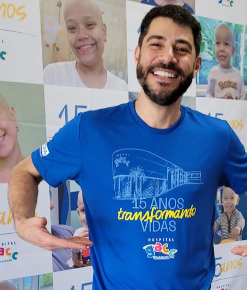 "Cheguei a 99 quilos, mas estava inchado por causa do corticoide. Quando o medicamento foi cortado, perdi 23 quilos em três semanas”, detalhou, em entrevista ao podcast "PodCringe"