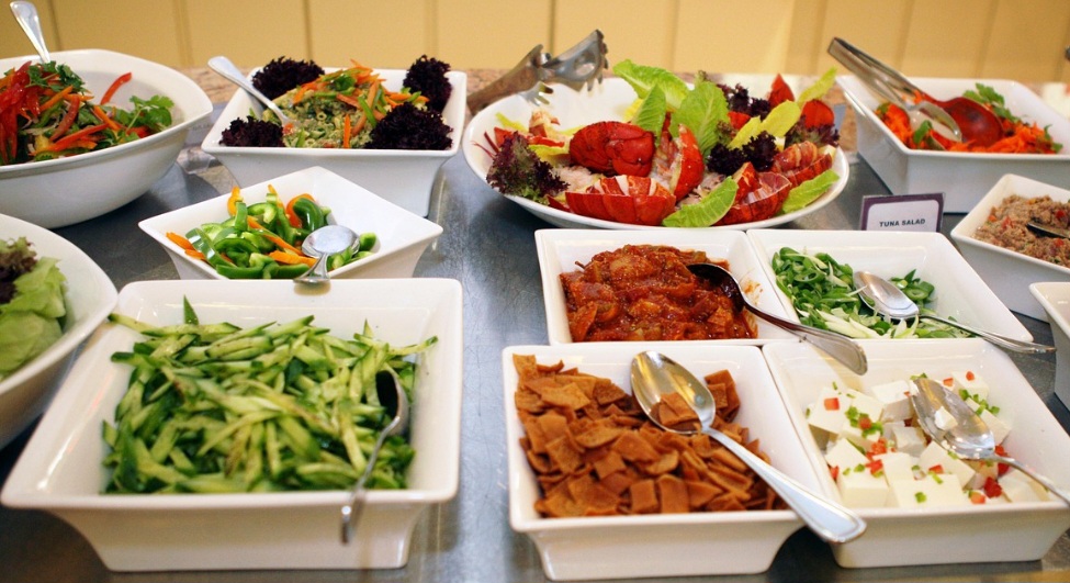 <p>No dia a dia, uma alimentação variada e equilibrada costuma suprir todas as vitaminas necessárias. A suplementação só deve ser feita com orientação profissional para evitar riscos à saúde.</p>
