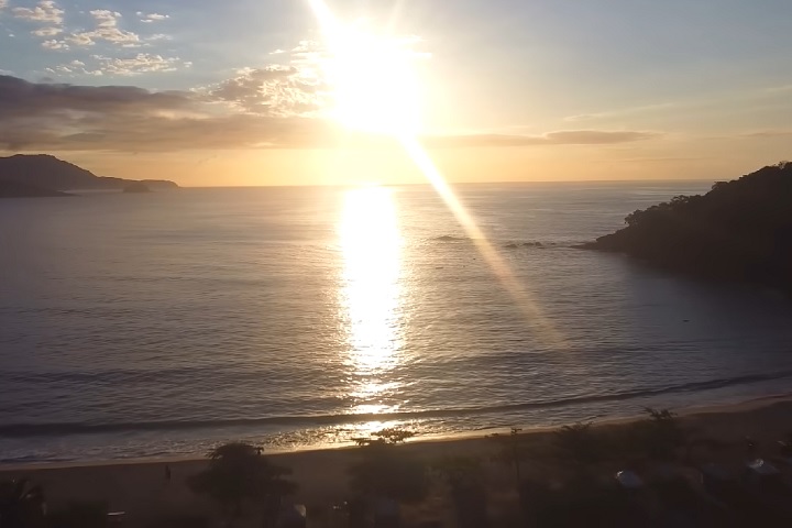 JÃ¡ Trindade, distrito de Paraty localizado a cerca de 25 km do centro, Ã© um paraÃ­so ecolÃ³gico com algumas das praias mais bonitas do Brasil.