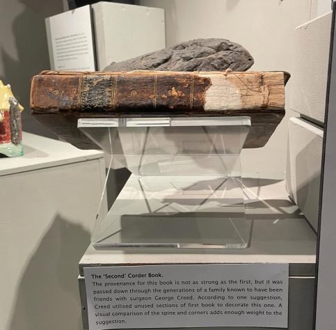 Museu da Inglaterra descobre livro feito com pele de assassino