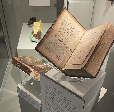 Museu da Inglaterra descobre livro feito com pele de assassino