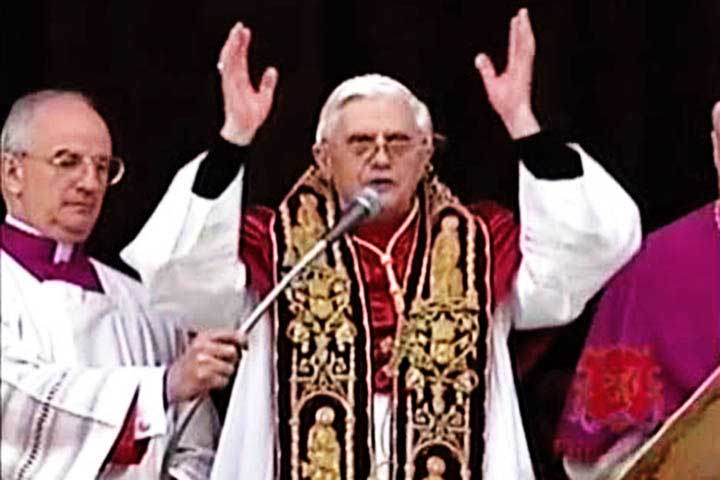 Para ser eleito Papa é preciso ter dois terços dos votos de toda a assembleia. Ou seja, um mínimo de 80 votos. 
-Reprodução do Youtube