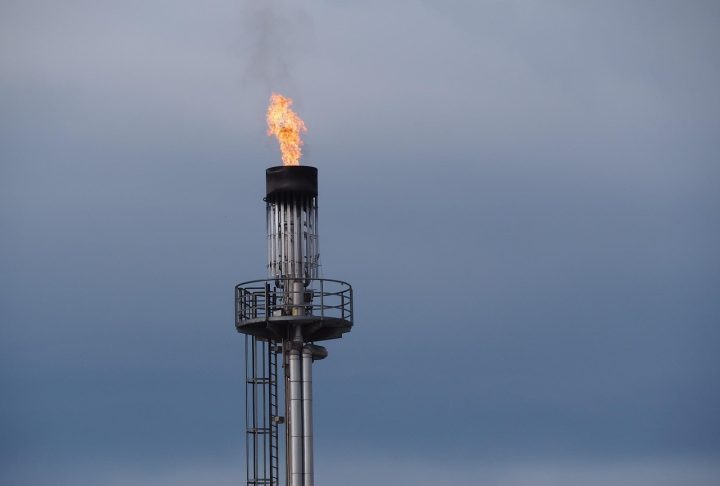 O pesquisador também destacou outros fatores do aquecimento global, como o metano – cerca de 83 vezes mais prejudicial que o dióxido de carbono, liberado principalmente na extração de gás natural. 