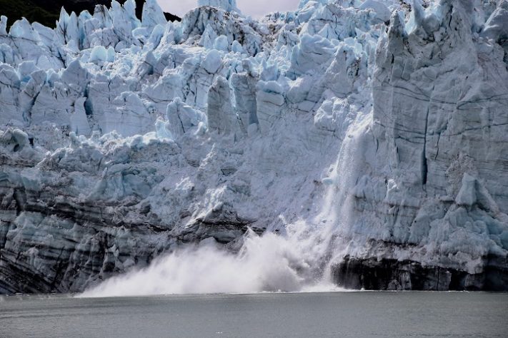 Aquecimento global - Crise climática - geleira derretendo