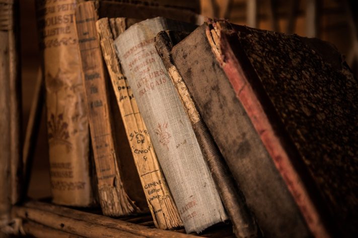 Livros antigos - foto NEUTRA