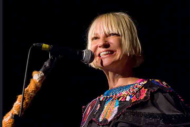 Sua experiência demonstra como a arte pode ser uma forma poderosa de expressão para pessoas autistas, permitindo que elas se conectem com o mundo de maneira única e emocionante.