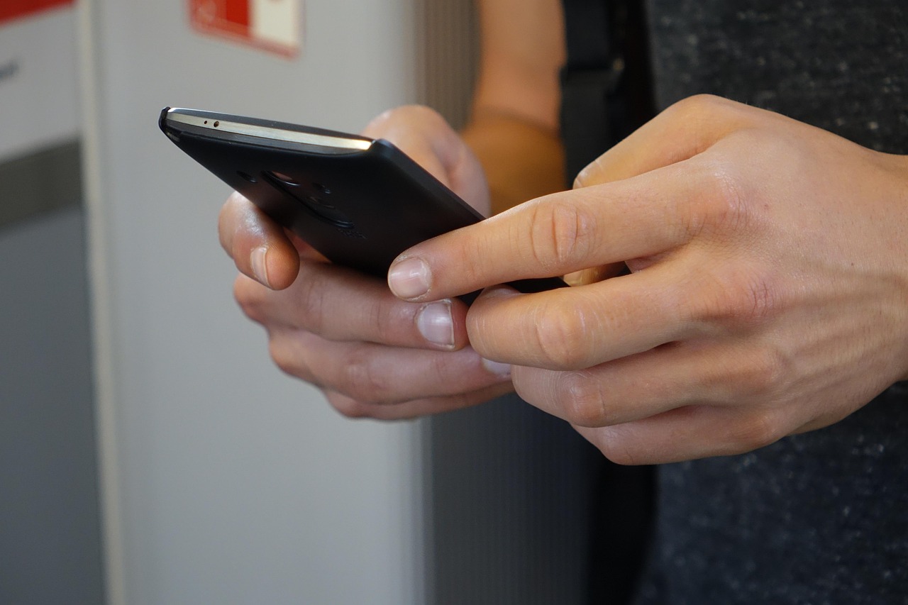 Segundo a pesquisa do Panorama Mobile Time/Opinion Box, o aplicativo está presente em 99% dos celulares brasileiros. Isso significa que qualquer alteração no app afeta diretamente o dia a dia de milhões de pessoas.