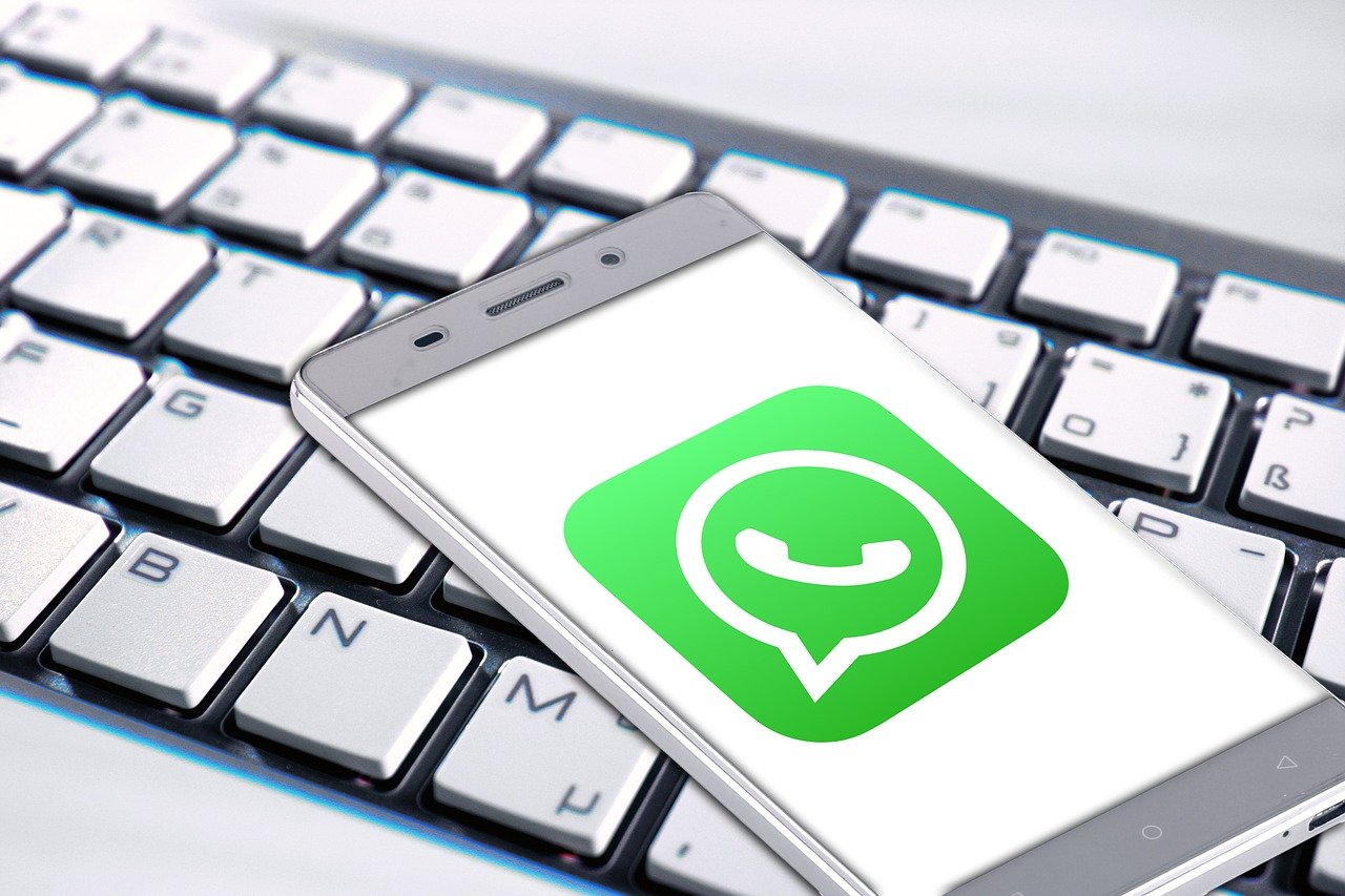 Apesar da popularidade, o WhatsApp continua evoluindo para se manter relevante num mercado competitivo. As atualizações são constantes e voltadas a melhorar a usabilidade e a segurança do app.