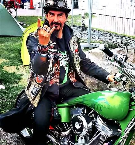 Homem alega vício em heavy metal e consegue aposentadoria por invalidez