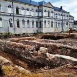 Arqueólogos descobriram uma necrópole romana em Orléans, na França - Cemitério descoberto na França tinha 'tábuas de maldição' - Reprodução do X @_letraqueur_