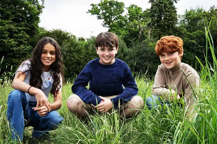 Depois de confirmar o trio principal - Dominic McLaughlin, Arabella Stanton e Alastair Stout como Harry, Hermione e Ron, respectivamente, o estúdio anunciou novos nomes que completam o mosaico de Hogwarts.