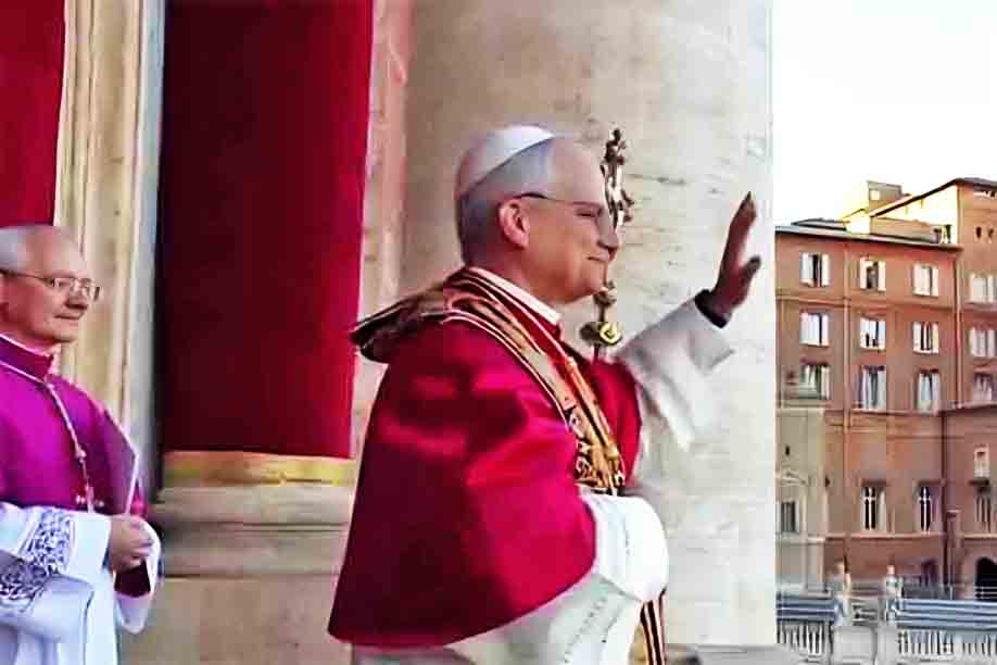 "Queremos ser uma igreja sinodal, que avança, que busca sempre a paz, a caridade, sempre estar próxima, principalmente daqueles que sofrem", acrescentou o novo papa, da sacada da Basílica de São Pedro, no Vaticano.