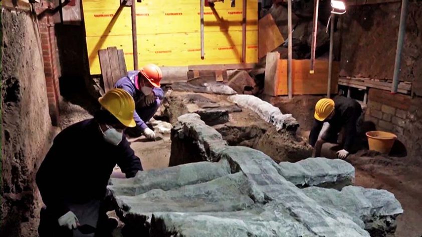 Carruagem de quase 2 mil anos encontrada em Pompeia - Reprodução de vídeo do G1