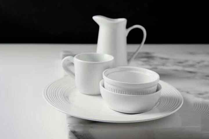 Na Europa, a porcelana foi chamada de "ouro branco" devido à sua beleza e valor extraordinário. As pessoas ficaram impressionadas com o material.
