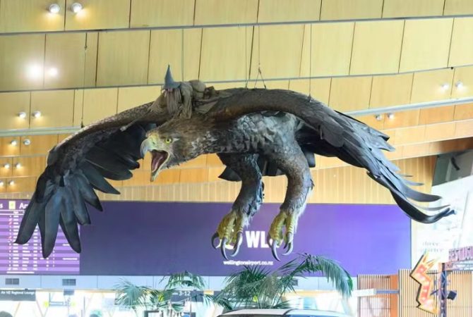 Estátua gigante de ‘O Senhor dos Anéis’ é removida de aeroporto da Nova Zelândia