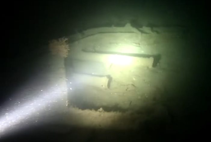 Britânico compra navio de guerra naufragado por R$ 2.300