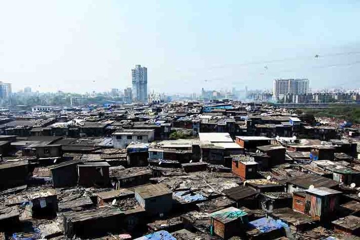 Dharavi, Índia - Lugares pelo mundo com Superpopulação - YGLvoices/Wikimédia Commons