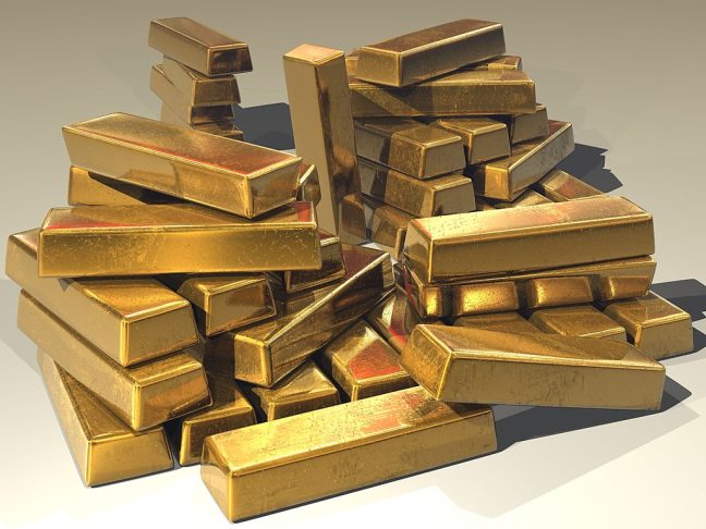 Em contraste, a Rússia se destaca como grande compradora, adquirindo 224 toneladas em uma estratégia oposta à tendência global.