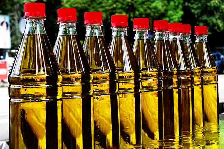 O azeite é um dos alimentos mais antigos da humanidade, ligado tanto à cultura alimentar quanto a rituais religiosos e simbólicos. 
