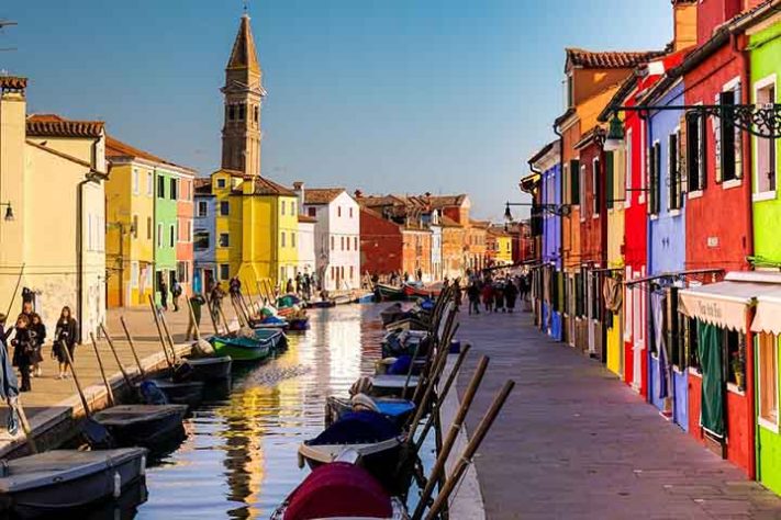 Ilha de Burano, Itália - Cidades coloridas do mundo - Imagem de Ramon Perucho por Pixabay