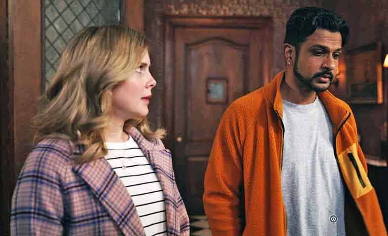 A trama gira em torno de Samantha e Jay, um jovem casal que herda uma antiga e deteriorada mansão no interior de Nova York. Dispostos a reformar o local e transformá-lo em uma pousada, eles não imaginam que a propriedade é habitada por uma série de fantasmas que morreram ali ao longo de diferentes épocas.