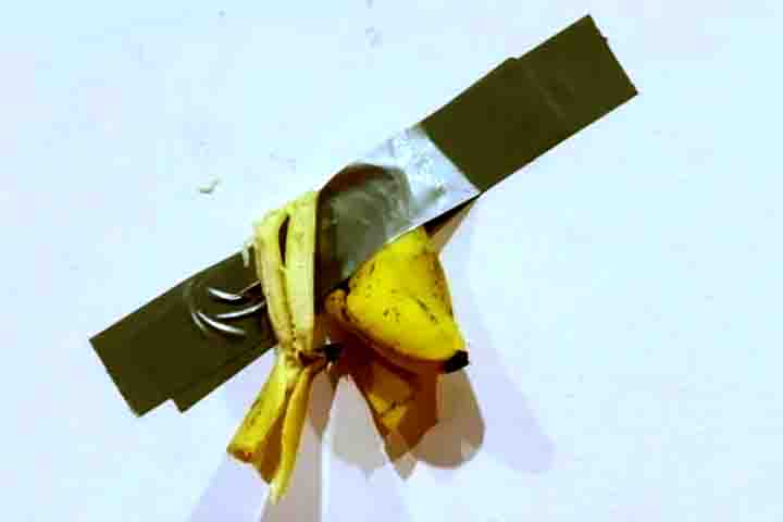 Em 2023, um visitante de uma galeria em Seul, Coreia do Sul, comeu uma banana que fazia parte de uma exposição.