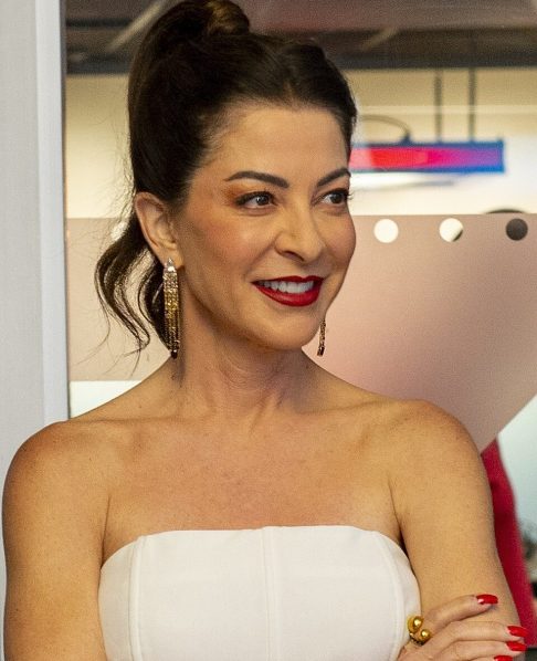 Ana Paula Padrão é uma das jornalistas mais reconhecidas do Brasil, com uma trajetória marcada por passagens em grandes veículos de comunicação.