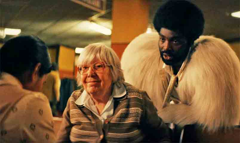 Isso permite conhecer diversas realidades distópicas sem comprometer a continuidade. O nome Black Mirror - 