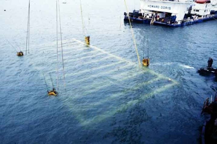 As etapas finais do salvamento do Mary Rose em 11 de outubro de 1982 - Navio Mary Rose -the Mary Rose Trust/Wikimédia Commons
