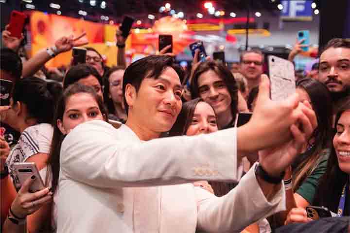 Park, que já era conhecido na Coreia por "Prison Playbook", ganhou projeção internacional com o papel, sendo indicado ao Emmy e posteriormente escalado para o remake coreano de "La Casa de Papel".