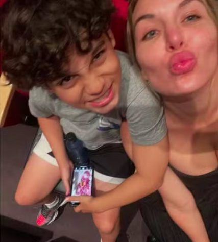 Atriz australiana decide congelar o corpo do filho de 13 anos e divide opiniões na web