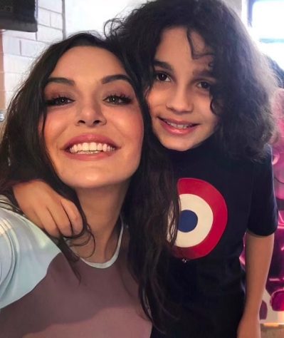 Atriz australiana decide congelar o corpo do filho de 13 anos e divide opiniões na web