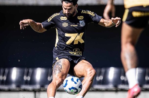 Santos realiza trabalho em campo sintético com foco no jogo do Allianz
