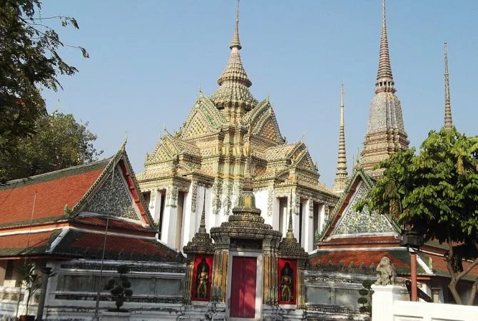 Eacavações relevam placa de Buda; conheça belos templos budistas pelo mundo