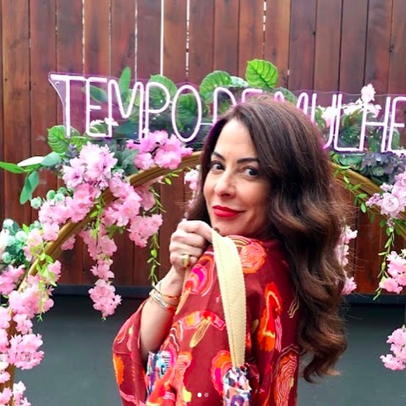 Paralelamente à carreira na TV, Ana Paula investiu em projetos voltados ao empoderamento feminino. Fundou a plataforma "Tempo de Mulher", referência em conteúdo destinado a mulheres.