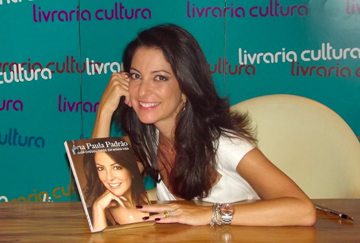 Em 2014, a jornalista lançou o livro "O Amor Chegou Tarde em Minha Vida", uma autobiografia na qual reflete sobre sua trajetória e aborda questões essenciais para a mulher contemporânea. 