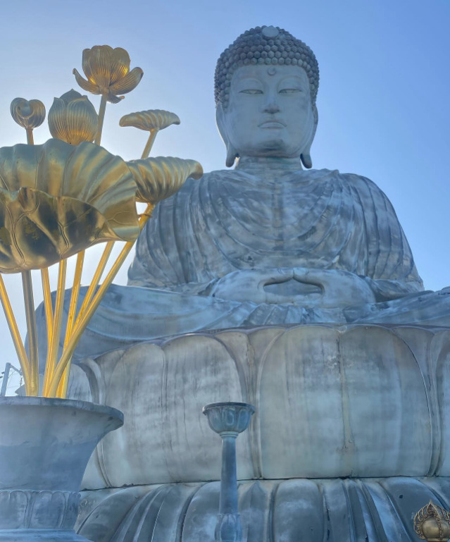 Buda de Hy?go â?? Awaji, JapÃ£o (2018) n- Com 80 metros de altura, era pouco conhecido atÃ© que um templo foi construÃ­do ao redor para protegÃª-lo. Pode ser visitado por dentro, com vista panorÃ¢mica do topo e atmosfera de silÃªncio meditativo.
