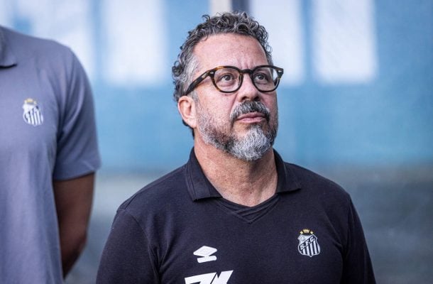 Cléber Xavier aponta evoluções no Santos e não foge do assunto rebaixamento: ‘Essa é a realidade’