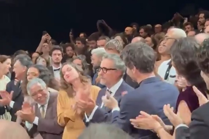 O longa arrancou uma salva de palmas do público por mais de 10 minutos. 