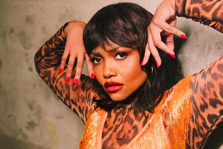 O álbum foi indicado ao Grammy Latino nas categorias de Artista Revelação e Melhor Álbum de Música de Raízes em Língua Portuguesa.