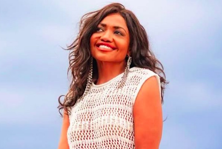 Recentemente, a artista falou sobre a mudança de vida em uma entrevista: "Acho que é um amor por mim mesma, o que estou experimentando agora [...] É a primeira vez que estou solteira porque eu quero".