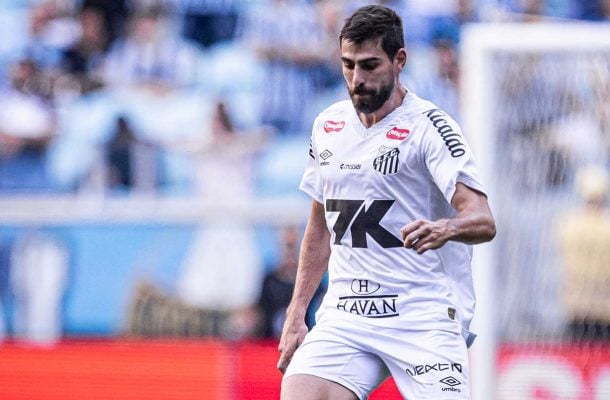 Luan Peres admite começo ruim do Santos e vê progresso no time